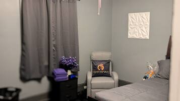 1 chambre, fer et planche à repasser, accès au Wi-Fi (inclus)