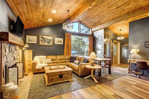 Smart TV, fireplace, table football, ping pong - High Country Compound in the CO Rocky Mountains - Hot Tub, 2x King Beds, Firepit (Florissant)