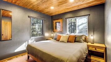 3 bedrooms, in-room safe, desk, iron/ironing board