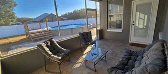 Rustic Modern Retreat w/ Private Pool – Leesburg