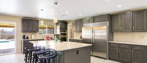 Microondas, horno, parrilla de estufa y lavavajillas