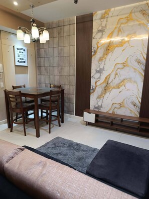 Interior - The Gold Leaf Getaway: Stylish 1BR Urban Oasis (Taguig)