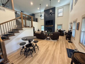 Dining - Lake Cumberland Lake House! We would love to share our retirement home with you! (Monticello)