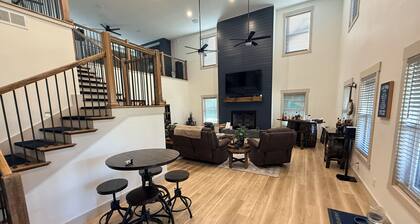 Lake Cumberland Lake House! We would love to share our retirement home with you!