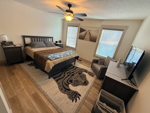 4 bedrooms, WiFi, bed sheets - Lake Cumberland Lake House! We would love to share our retirement home with you! (Monticello)