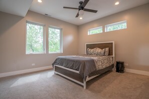 3 habitaciones, tabla de planchar con plancha, wifi y ropa de cama 