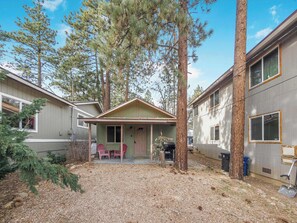 Exterior - Holmes Hub I Hot Tub + DogFriendly Retreat (Big Bear)