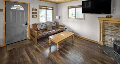 Holmes Hub I DogFriendly Retreat