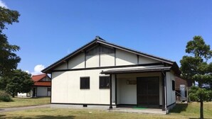 A single-story building with a gabled roof and a covered porch. - Heartland Hills in Noto 33 Umi no Wafu Zukuri (Nanao)