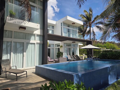 Modern Luxury 3-bedroom Villa on the beach in Mui Ne includes Breakfast