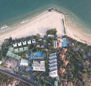 Exterior - Modern Luxury 3-bedroom Villa on the beach in Mui Ne includes Breakfast (Phan Thiet)