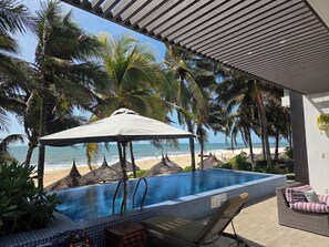 Pool - Modern Luxury 3-bedroom Villa on the beach in Mui Ne includes Breakfast (Phan Thiet)