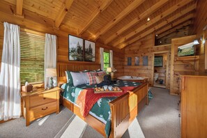 4 bedrooms, iron/ironing board, Internet, bed sheets - The Overlook - Hot Tub, Game Room, Mountain Views! (Sevierville)