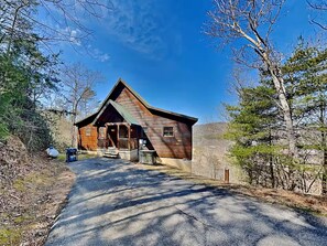 Exterior - The Overlook - Hot Tub, Game Room, Mountain Views! (Sevierville)
