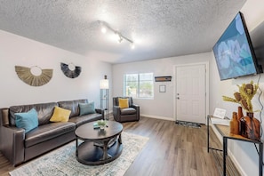 Smart TV - No.1: King bed, 1b/1b, Walk to UNM (Albuquerque)