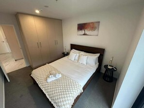 2 chambres, fer et planche à repasser, Wi-Fi gratuit, draps fournis