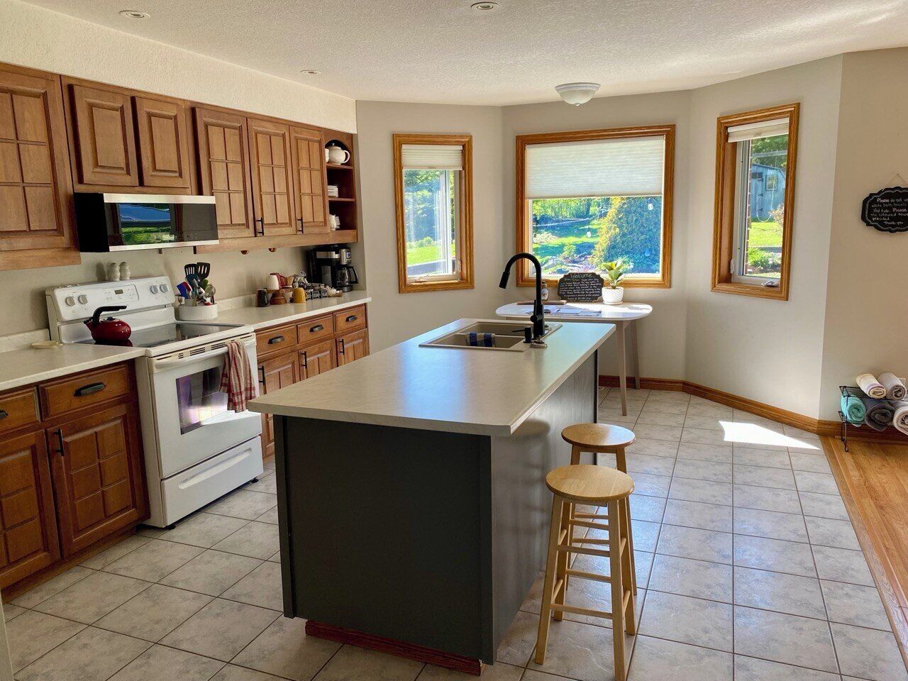 Micro-ondes, four, plaque de cuisson, lave-vaisselle