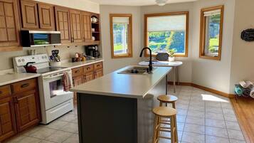 Micro-ondes, four, plaque de cuisson, lave-vaisselle