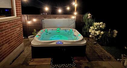 Cozy,spacious,family friendly private bungalow with hot tub