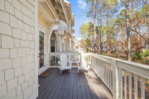 Terrace/patio - 🐾 Pet Friendly | Golf Cart | Prominence | Sleeps 9 🏖️ (Inlet Beach)