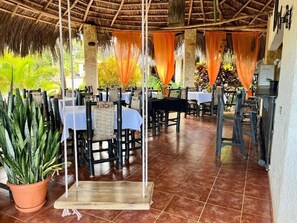 Khu ẩm thực ngoài trời