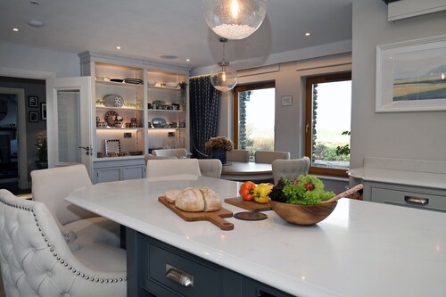 Burnham House, 4 bedroom home