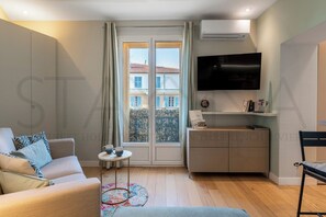 TV - Aurora - 1 bedroom apartment (Nice)