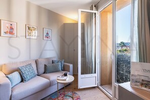 TV - Aurora - 1 bedroom apartment (Nice)