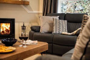 TV - The Old Stone Cottage 3 bedroom home (County Kerry)