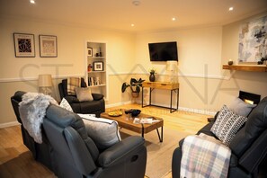 TV - The Old Stone Cottage 3 bedroom home (County Kerry)