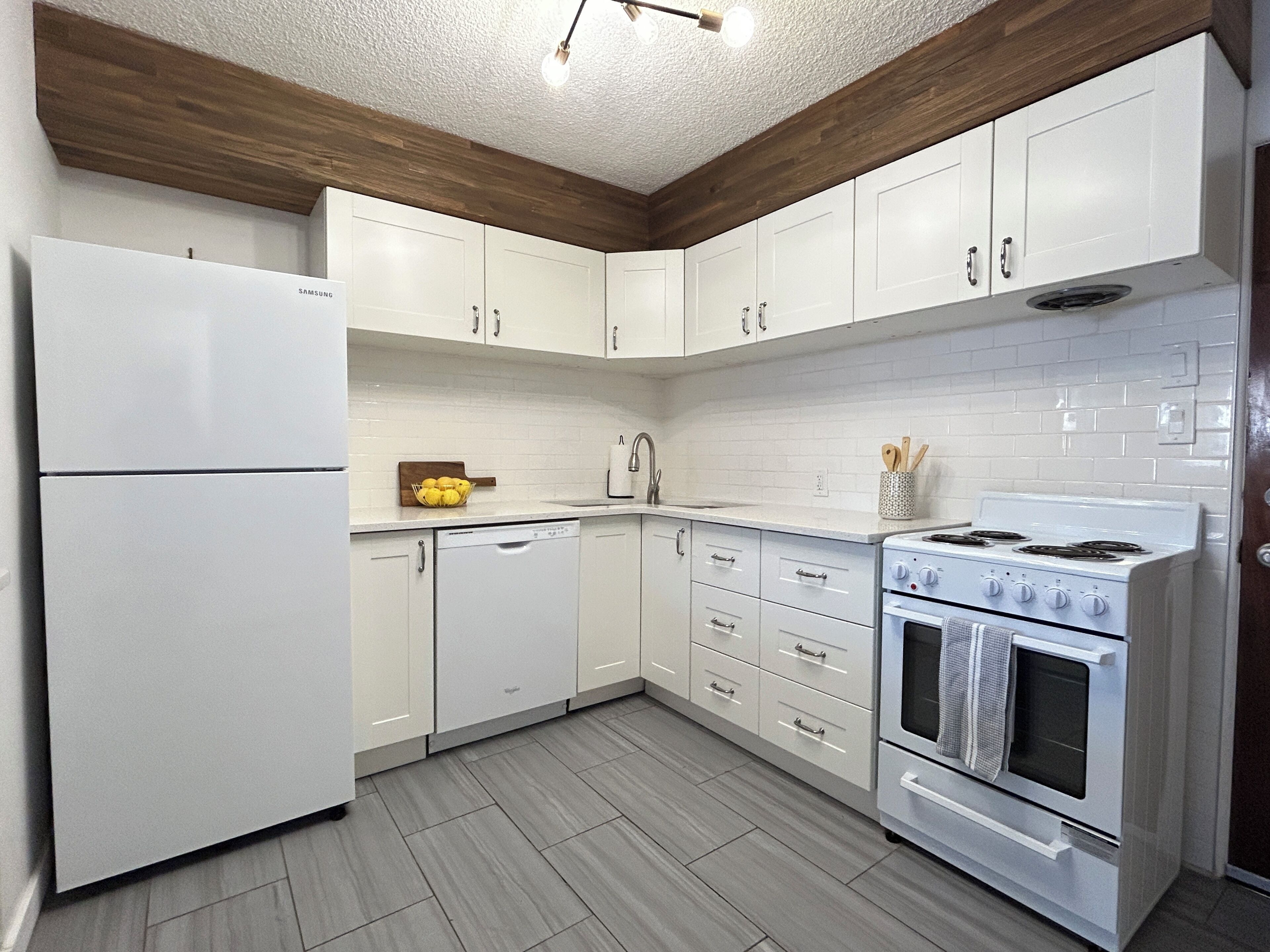 Micro-ondes, four, plaque de cuisson, lave-vaisselle