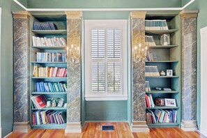 Interior - Antique charm! Spacious home in heart of Midtown (Mobile)