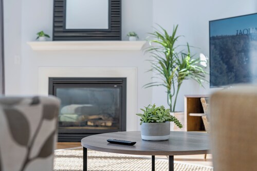 Bayview Villa Enjoy stunning views at  a spacious 3-bedroom gem in Douglas, MI.