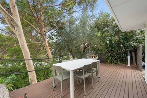 Outdoor dining - Wembley Treetop Retreat (Wembley Downs)