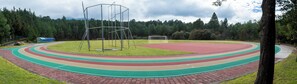 A running track with a jump area and a goalpost, surrounded by a forest. - Centro Vacacional Malintzi (San Francisco Tetlanohcan)