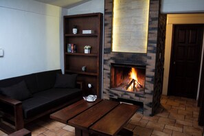 Stuga - pentry | Vardagsrum | 32-tums platt-tv med kabelkanaler