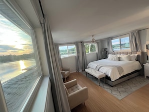 4 bedrooms, desk, travel crib, free WiFi