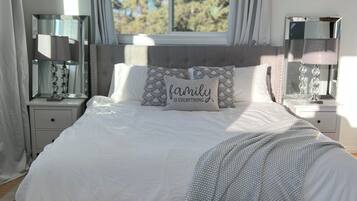 4 Schlafzimmer, Schreibtisch, Reisekinderbett, kostenloses WLAN