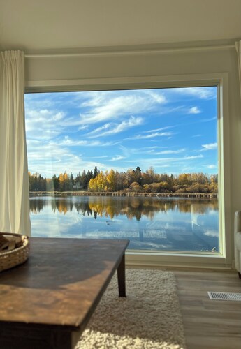 Lake Front Getaway- Incredible water views and Waterfront Hottub!