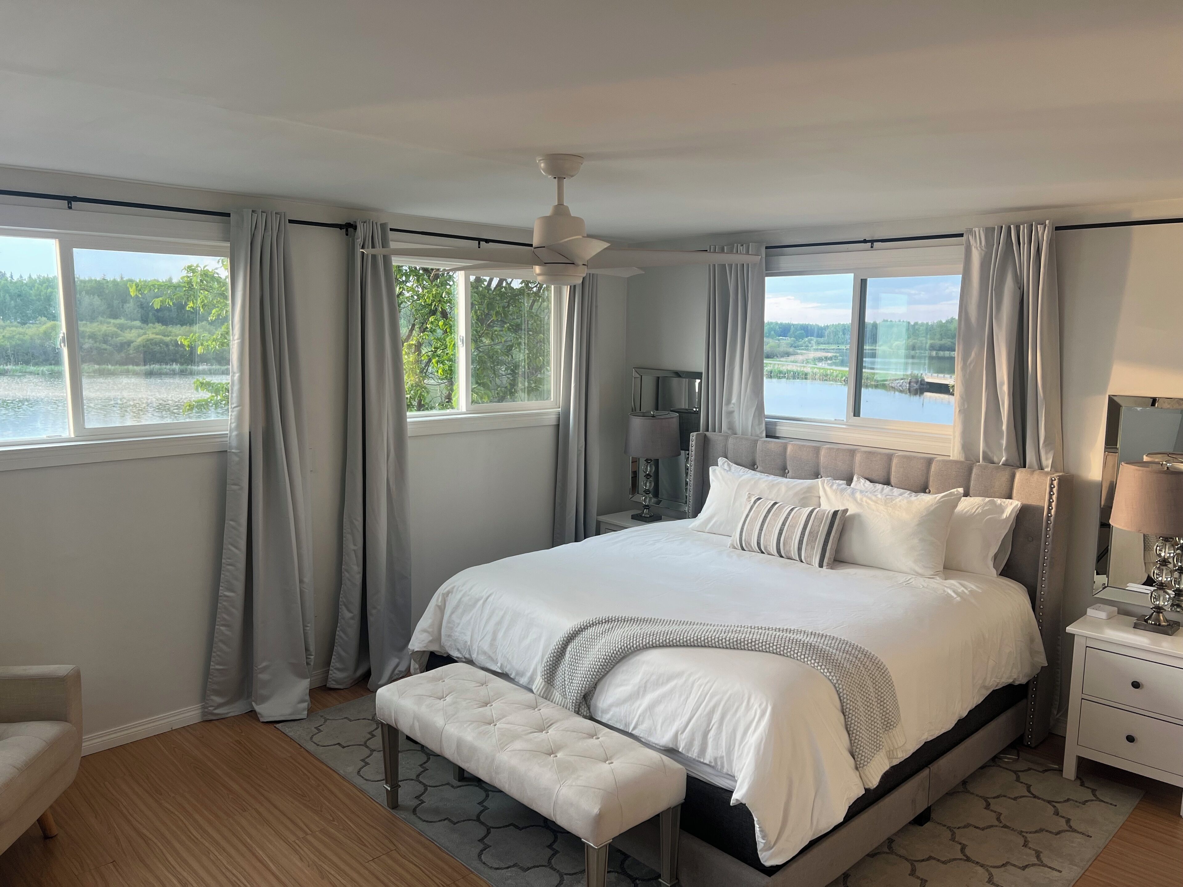 4 soverom, skrivebord, reiseseng for barn og wi-fi (inkludert)