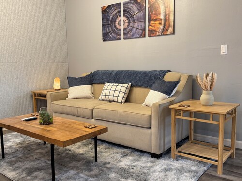 Superb 1-bedroom adventure basecamp in enchanting Oakridge for your getaway