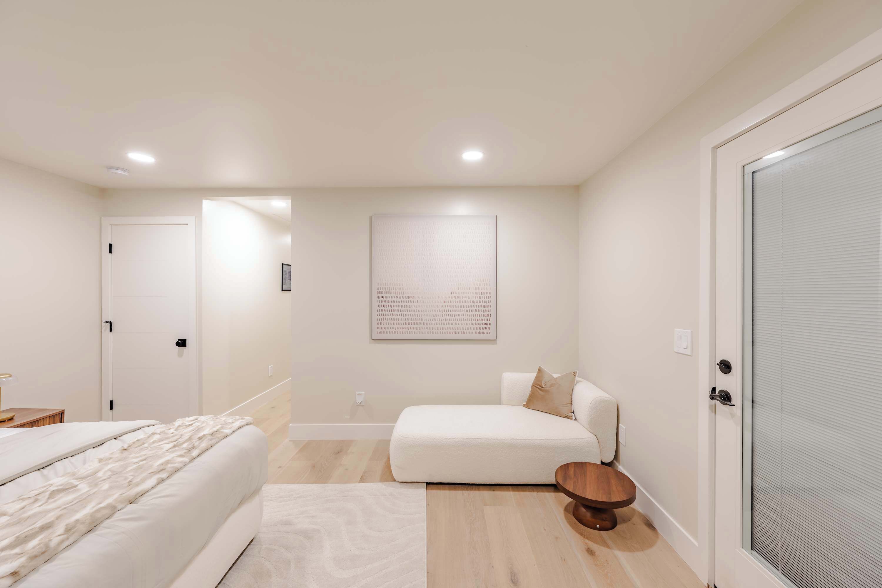 Tabla de planchar con plancha, wifi y ropa de cama 