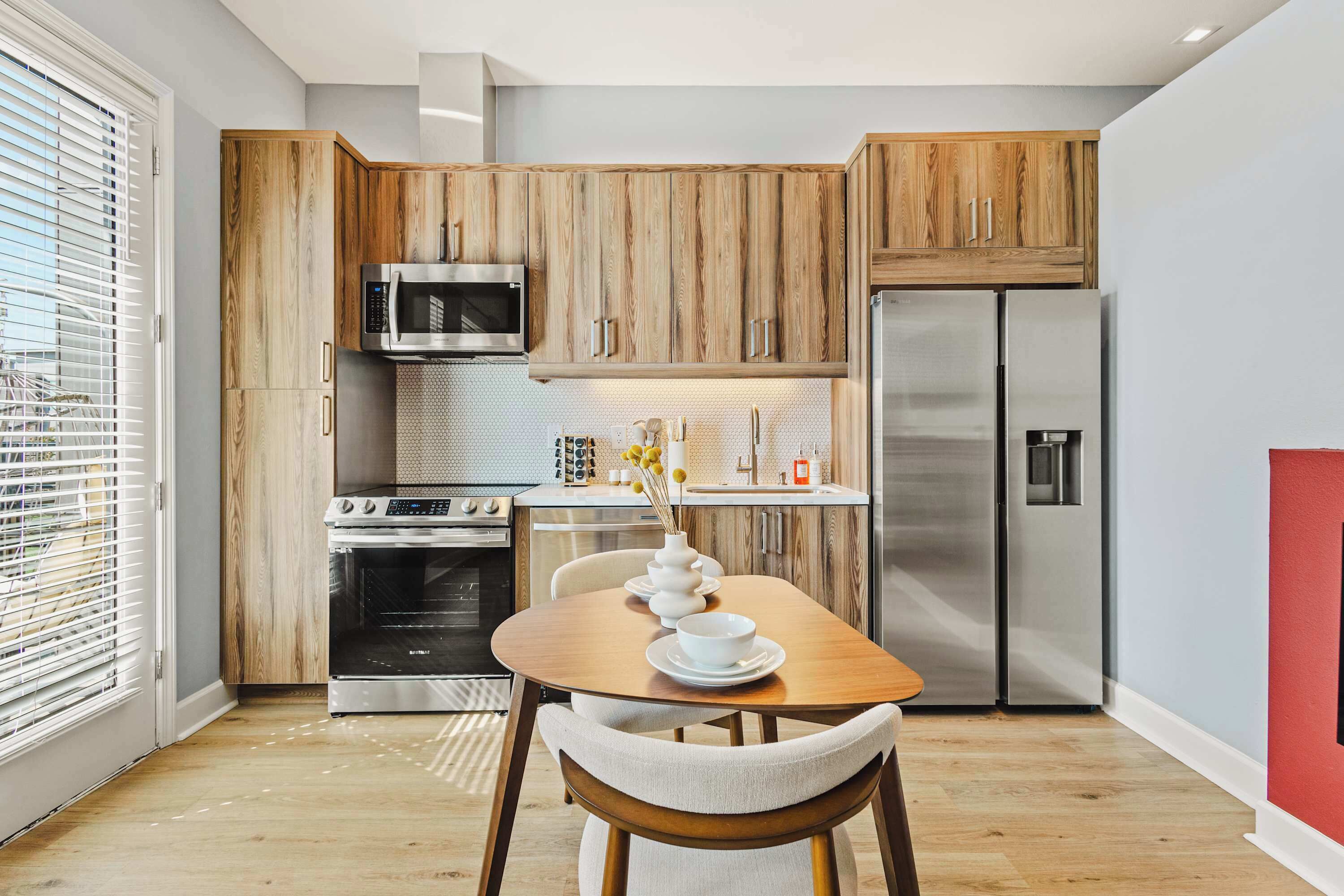 Refrigerador, microondas, horno y parrilla de estufa 