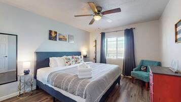 Iron/ironing board, Internet, bed sheets