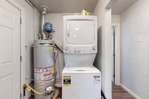 Interior - No.7: King bed, 1bd/1ba, UNM (Albuquerque)