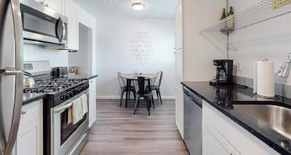 No.7: King bed, 1bd/1ba, UNM