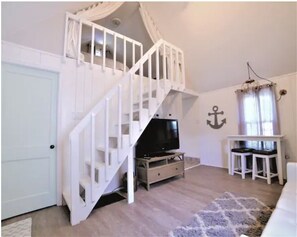 Living area - Cottage on Cobblestone - Cozy Rehoboth Beach Stay Near Dewey Beach (Dewey Beach)
