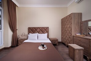 Deluxe kamer, balkon, uitzicht op stad | Gratis wifi