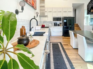 Mikrowelle, Ofen, Herdplatte, Geschirrspüler