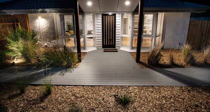 NEW Ocean Retreat - with pizza oven!